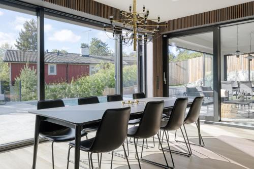 Exklusiv villa - Pool, bio & hyrbil, Stockholm (Foto 7)