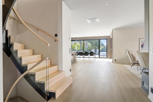 Exklusiv villa - Pool, bio & hyrbil, Stockholm (Foto 11)