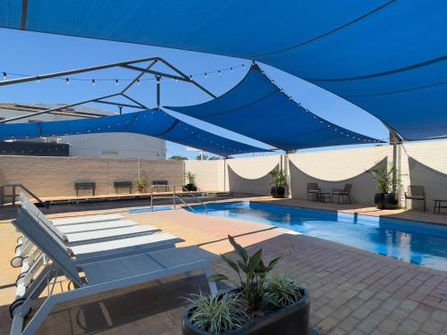 อ่างแช่น้ำพุร้อน, The Phoenix Artesian Spa Resort and Accommodation in โมรี