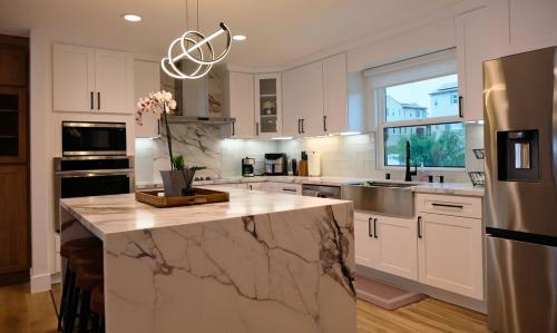 Kitchen, Talbert Oasis - Modern Luxury Huntington Beach Retreat in Newland