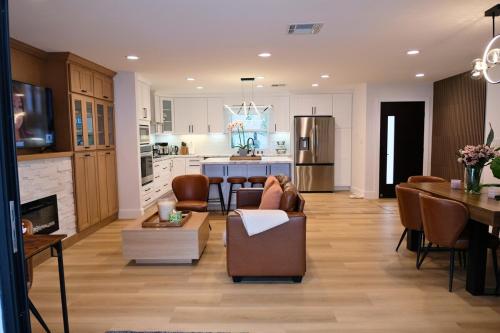 Facilities, Talbert Oasis - Modern Luxury Huntington Beach Retreat in Newland