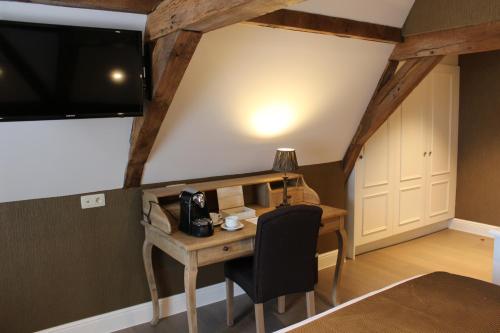 Hotel De Castillion - Small elegant family hotel - image 2