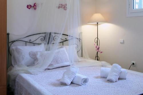 2 bedrooms, 3 beds