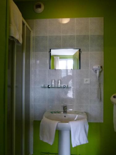 Bathroom, Hotel Victor in Beauvais