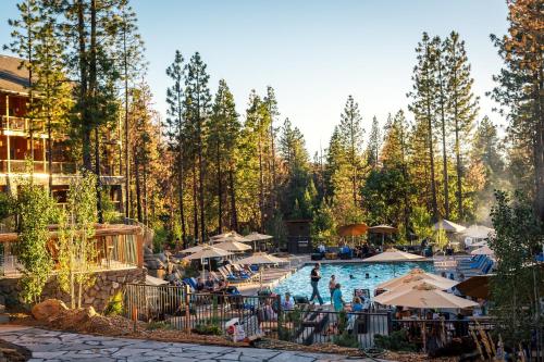 Swimming pool, Rush Creek Lodge at Yosemite in Groveland (CA)