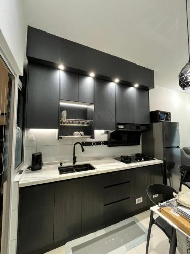 Little Haven @ MIRAI Residences Kajang 2 | Pool View Family Stay | Full Kitchen - image 10