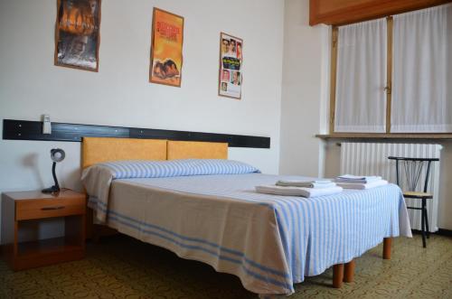 2 twin beds