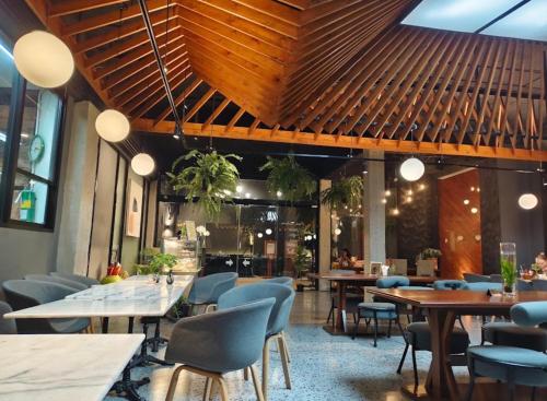 Restaurant, Sky beach condominium  in Wongamat Beach