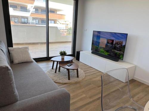 Luxurious 2-Bedroom Apartment in Arenals del Sol with Pool and Sea Views in 索爾阿雷納萊斯港