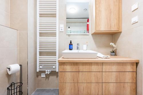 Prague Days - One-Bedroom Apartment with Balcony Garage & 250 Mbs WiFi - image 13