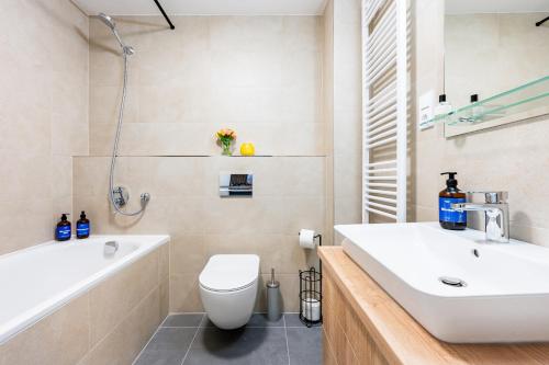 Prague Days - One-Bedroom Apartment with Balcony Garage & 250 Mbs WiFi - image 8