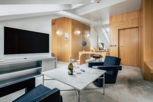 room detail thumbnail 0