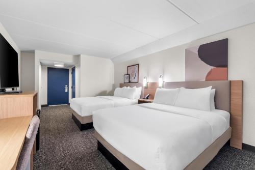 2 queen beds