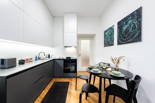 Prague Days - One-Bedroom Apartment with Netflix in Holešovice - image 8