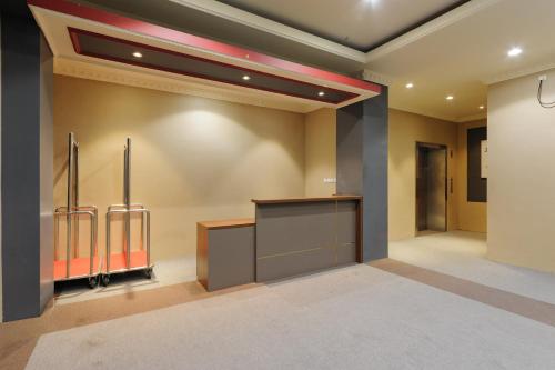 Lobby, Sans Vibes Joe Hotel Soekarno Hatta Airport in Tangerang