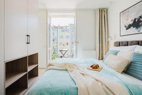 Prague Days - Top Floor Apartments with Terrace & AC near Vyšehrad Castle - image 4
