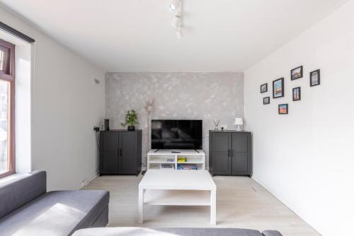 Spacious 2br Near Queens Uni & City Centre