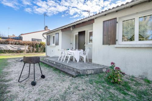 Balkons/terase, 800 m de la plage, jardin, maison pour 5 in Saint Michel Chef Chef