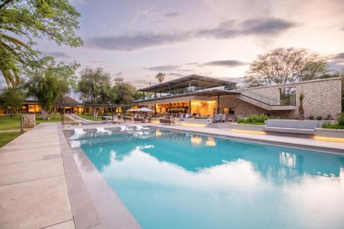 Mokuti Etosha Lodge - Namibia