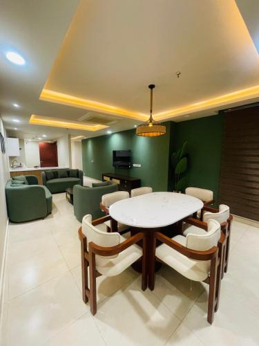 Executive Goldcrest Mall Apartments DHA Phase 4 Lahore - image 4