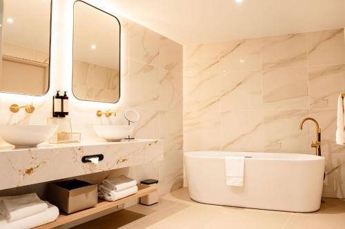 room detail thumbnail 2