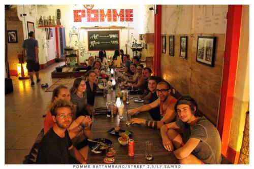 Pomme Hostel Restaurant & Bar - Private Sleeping Cabins — hostel in 61/63, street 2.5,, Battambang KH, 123456