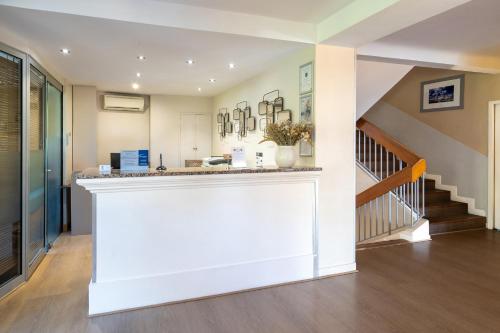 Лоби, Best Western Plus La Rade in Касис