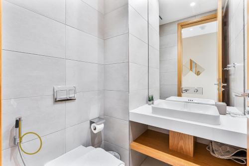 Bookable 4 Bed JBR With Maids room, Sea view and Beach access, Dubaï (photo 6)