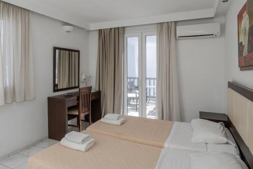 Elena Studios and Suites in اورنوس