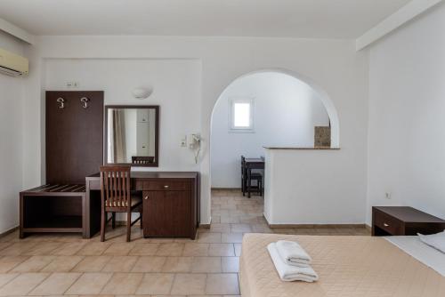 Elena Studios and Suites in اورنوس