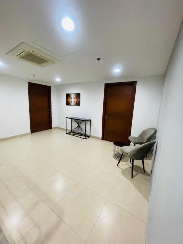 Executive Goldcrest Mall Apartments DHA Phase 4 Lahore - image 2