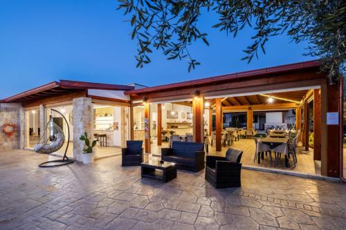 Létesítmények, Semi detached Villa Country in Defensola