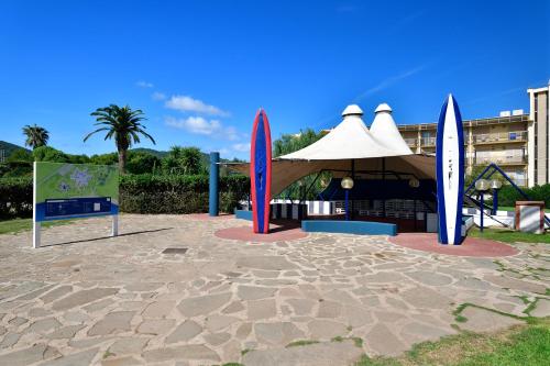 Playground, Hotel & Village Baia di Conte in Mugoni