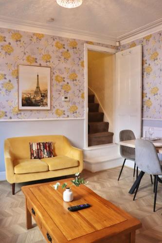 Comfortable 2 Bed Property with garden - Parking in Hunslet Carr