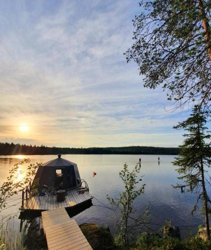 AuroraHut, Overwater Hut in Kuusamo