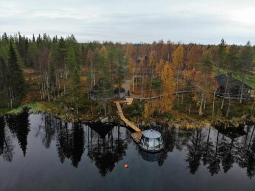 AuroraHut, Overwater Hut in Kuusamo