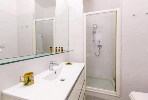 Spanish Steps Vittoria Apartment, Рим (фото 4)