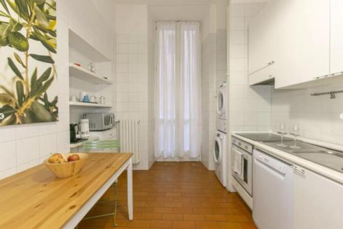 Spanish Steps Vittoria Apartment, Рим (фото 7)