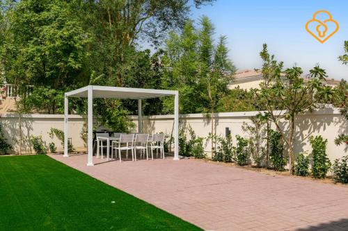 Brand new Large Villa JVT Private Garden, Dubai (photo 3)