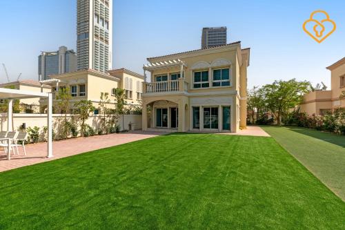 Brand new Large Villa JVT Private Garden, Dubaj