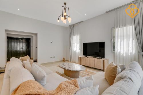Brand new Large Villa JVT Private Garden, Dubai (photo 10)