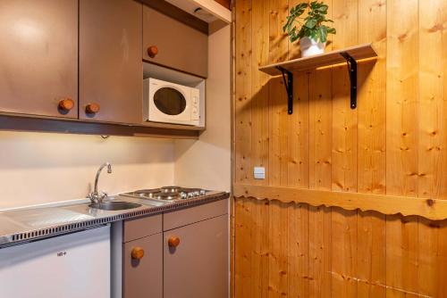 Central Apartment In Heart of Val Thorens, Ski In-Out with WiFi in Saint-Martin-de-Belleville