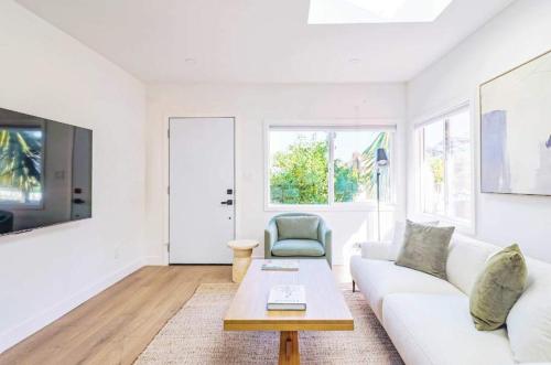 Renovated home 5BR Amazing Location in Los Angeles, USA