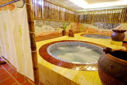 Hot tub, Diamond Bay Resort & Spa in Phuoc Ha