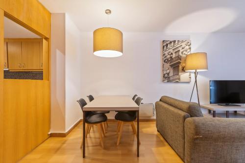 Aspasios Plaza Real Apartments - image 11