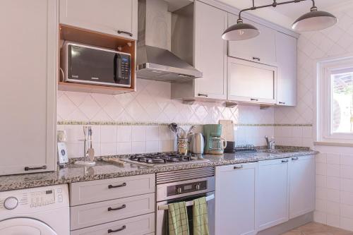 ห้องครัว, Pomegranate Haus in เมลิเดส