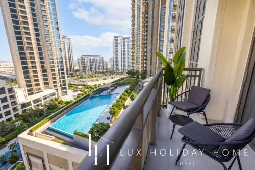 LUX The Creekside Skyline View Suite, Dubai