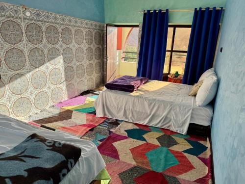 4 twin beds