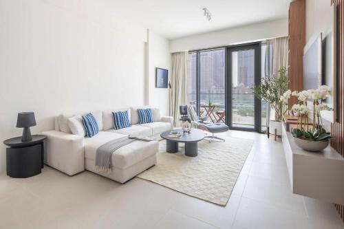 Frank Porter - Canal Front Residence 9A, Dubaj