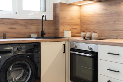 1BR Stylish Apt Near Metro 15' From Acropolis - image 14